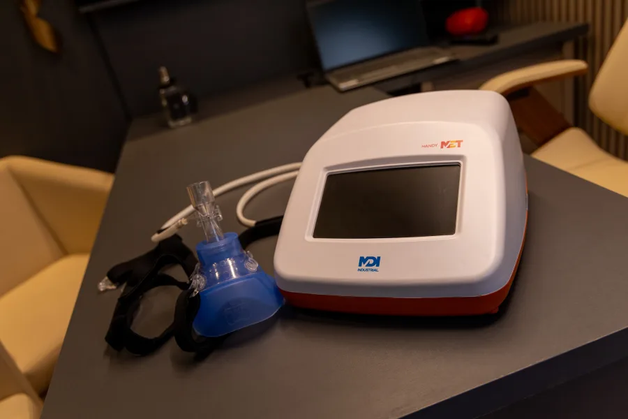 Analisador metabólico HANDY MET no consultório do Dr. Marcelo Prado
